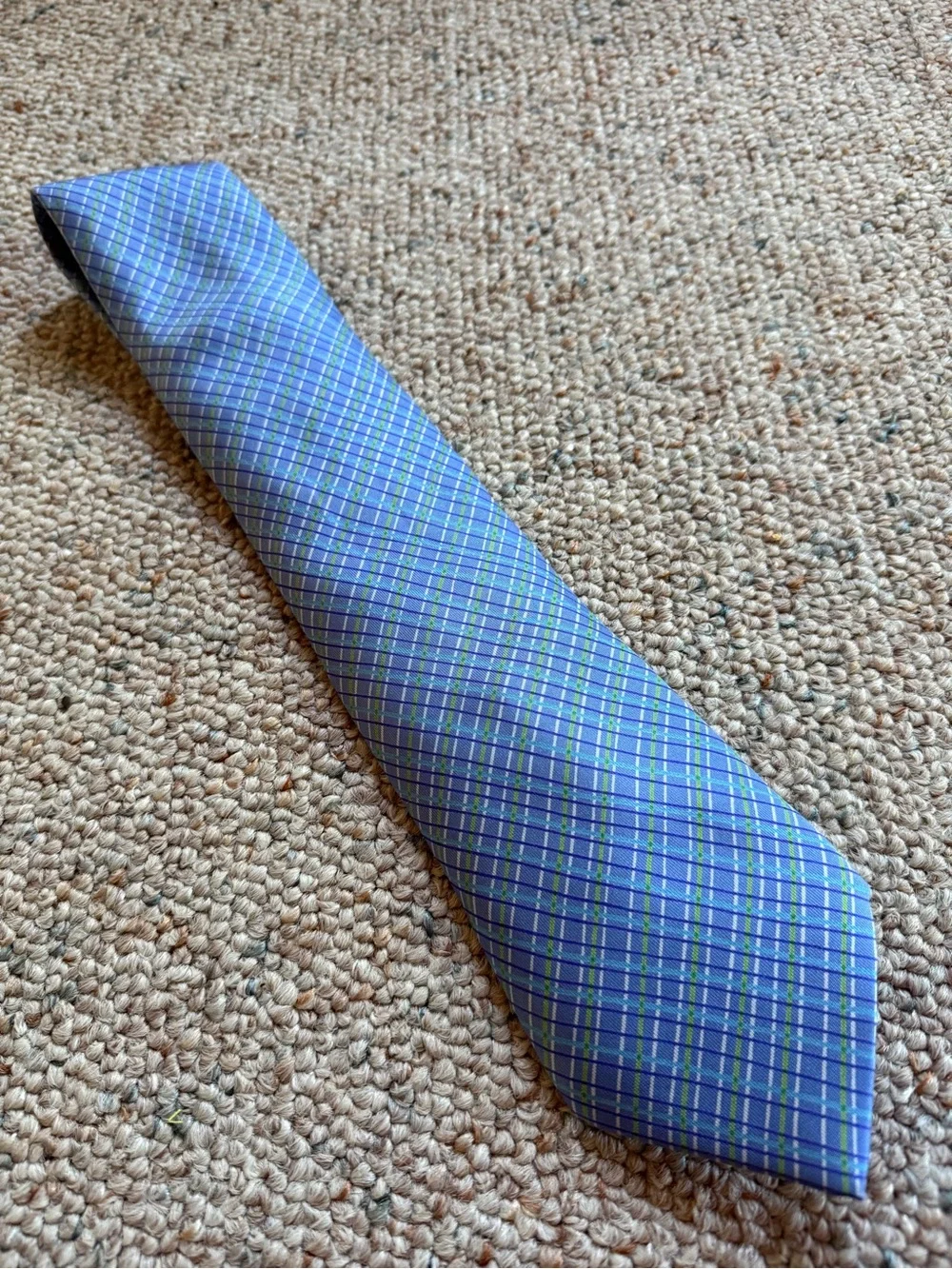 Hermes Silk Tie Pattern 5046 PA in a soft blue Like New
